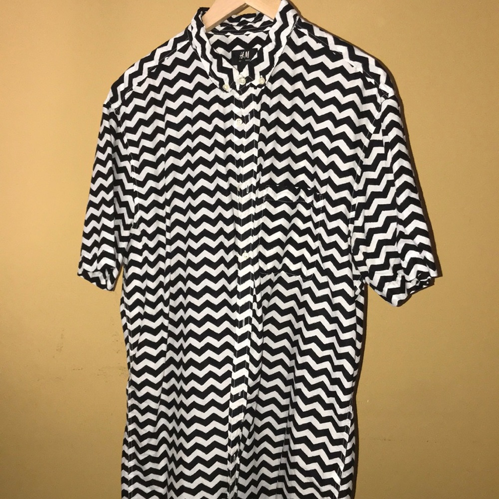 H&M ZEBRA STRIPE BUTTON UP